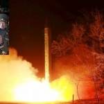 Roket balistik yang diluncurkan oleh Tentara Rakyat Korea di Pyongyang, 11 Maret 2016. Inset, ekspresi pemimpin Korea Utara Kim Jong-un yang tampak puas menyaksikan atraksi tank-tank tempurnya setelah sebelumnya meluncurkan roket balistik. foto: merdeka.com