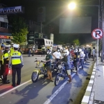 Satlantas Polres Blitar Kota saat mengamankan puluhan kendaraan roda dua yang akan menggelar aksi balap liar.