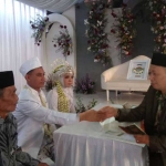 Salah satu pasangan calon pengantin yang melangsungkan pernikahan di malam songo. 