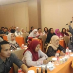 Alexander Zulkarnain dari PT. Gambaran Brand Happiness Hero Paxel.Co, saat memberikan kiat-kiat membranding produk dalam bimtek untuk UKM Kota Malang di Hotel 101 Malang, Kamis (13/09). foto: IWAN/ BANGSAONLINE