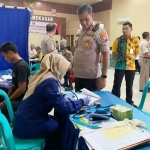 Tampak hadir dalam kegiatan tersebut, Kapolres Pamekasan AKBP Djoko Lestari, Wakapolres Kompol Moh Asrori Khadafi S.H., para pejabat utama, personel Polri, dan ASN Polres Pamekasan.