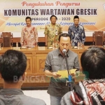 Ketua KWG, M. Syuhud Almanfaluty disaksikan Bupati, Wabup, dan Ketua DPRD saat mengukuhkan pengurus. 