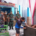 Brigjen TNI Terry Tresna Purnama dan Brigjen TNI Antoninho Rangel Da Silva saat berkunjung ke Desa Rejeni, Kecamatan Krembung, Kabupaten Sidoarjo, lokasi TMMD ke-114.