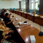 Audiensi Komisi III DPRD Pasuruan dengan OPD dan puluhan aktivis LSM.