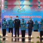 Wali Kota Madiun Maidi (lima dari kiri) foto bersama jajaran Direksi RSUD Kota Madiun dan PKK Kota Madiun.