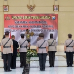 Upacara serah terima jabatan (sertijab) pada enam posisi yang dipimpin Kapolresta Sidoarjo Kombes Pol. Sumardji pada Selasa (6/10/2020) pagi, di Gedung Serbaguna Polresta Sidoarjo. (foto: ist).