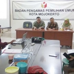 Pertemuan Bawaslu Kota Mojokerto dengan wartawan.