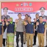 Kapolres Pasuruan AKBP Bayu Pratama Gubunagi didampingi Kasatreskrim AKP Adhi Putranto bersama tim saat launching Satgas Perlindungan Perempuan dan Anak (PPA) Kabupaten Pasuruan. foto: MOCH ANDY FACRUDIN/ BANGSAONLINE