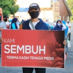 Pasien sembuh yang dirawat di Asrama Haji bersiap untuk pulang. foto: ist.