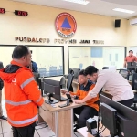 Wagub Jatim, Emil Dardak saat memantau kondisi banjir di beberapa daerah dan kondisi Semeru pascaerupsi. (Ist) 