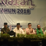Wali Kota Kediri Abdullah Abu Bakar bersama Kapolres Kediri Kota AKBP Anthon Haryadi, Dandim 0809 Letkol. Kav Dwi Agung Sutrisno, dan Ketua PCNU Kota Kediri KH. Abu Bakar Abdul Jalil saat bersalawat bersama.