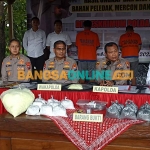 Kapolda Jatim, Irjen Pol Toni Harmanto, saat konferensi pers di Puslatpur Satbrimob, Jombang. Foto: AAN AMRULLOH/BANGSAONLINE