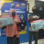 Sejumlah warga yang mendapatkan SIM gratis.