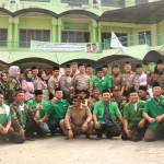 Kapolres AKBP Wahyu S Bintoro saat halalbihalal di kantor PCNU Gresik. Foto: SYUHUD A/BANGSAONLINE