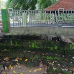 Batu nisan makam mbah tameng yang berada di komplek Sunan Giri Gresik hilang satu (dok. Ist)