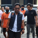 Pelaku pencurian saat digelandang ke Mapolres Pamekasan
