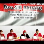 Sri Rahayu (tengah) bersama Ketua DPC PDIP Kabupaten Kediri, Murdi Hantoro dan jajaran. foto: ist.