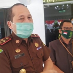 Kajari Jombang Yulius Sigit Kristanto, dan Kepala Pengadilan Negeri Anry Widyo Laksono. foto: AAN AMRULLOH/ BANGSAONLINE