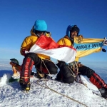 Yasak dan Roby saat berada di puncak Gunung Denali. foto: ist
