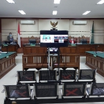 Suasana sidang pembacaan dakwaan perkara tindak pidana korupsi paket pembangunan Gedung Serba Guna Kelurahan Ringin Anom Tahun Anggaran 2019. Foto: Ist.