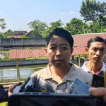 Kalapas Kediri, Solichin, saat memberi keterangan kepada awak media. Foto: Muji Harjita.