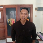 Kuasa hukum TITD Kelenteng Kwan Sing Bio, Nang Engki Anom Suseno, saat memberi keterangan kepada awak media.