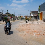 Pelebaran jalan menuju Jembatan Jongbiru di Desa Jongbiru. Foto: Ist.