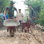 Tanjakan jalan dengan kemiringan di Desa Sumurup dan Dompyong hampir 45 derajat.