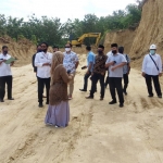 Komisi II saat melakukan sidak ke lokasi tambang ilegal di Dukuh Dempes Desa Simo, Kecamatan Soko, Kabupaten Tuban.