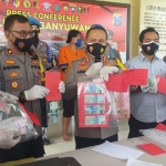 Kapolresta Banyuwangi Kombes Pol Arman Asmara Syarifuddin saat press conference di halaman Mapolresta Banyuwangi, Kamis (6/5/2021).