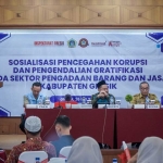 Bupati Gresik saat menjadi pemateri sosialisasi pencegahan korupsi dan pengendalian gratifikasi sektor pengadaan barang dan jasa. Foto: Ist