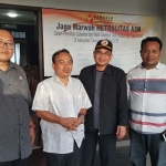 Achmad Suhawi (dua dari kiri), karteker Ketua DPD KNPI Jatim.