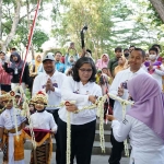 Pj Wali Kota Kediri, Zanariah, saat melaunching kantin kejujuran 