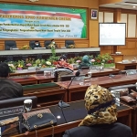 Suasana paripurna pengesahan Bupati dan Wabup Gresik terpilih. foto: SYUHUD/ BANGSAONLINE