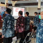 Wakil Bupati Gresik, Aminatun Habibah, saat membuka focus group discussion yang digelar Diskominfo. Foto: SYUHUD/ BANGSAONLINE