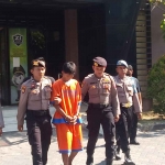 Salah satu pelaku gangster saat ditangkap oleh Polresta Sidoarjo, Senin (28/8/2023).