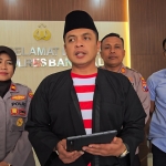 Kapolres Bangkalan, AKBP Hendro Sukmono, S.I.K., M.I.K., saat memberi pernyataan pers di Mapolres Bangkalan. Foto: AHMAD FAUZI/ BANGSAONLINE