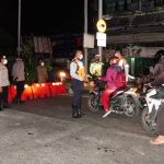 Sekitar 600 personel gabungan disebar di beberapa titik untuk melakukan pengamanan malam takbir di tengah masa PPKM darurat secara humanis.