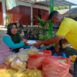 Manajemen Cafe Bani And Resto saat berbagi dengan PKL di Bumi Gerbang Salam.