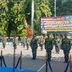 Pangkoarmada II Laksda TNI Heru Kusmanto saat memimpin upacara pelaksanaan karya bakti.