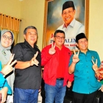 Abdul Halim Iskandar saat foto bersama Sekjen PDIP Hasto Kristiyanto.