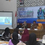 Pelatihan desain baju dan pola di Aula Diskomidag Trenggalek.