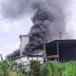 Lokasi pabrik yang terbakar.