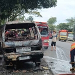 Kondisi mobil Suzuki Carry Nopol S- 1734 -OE yang hangus usai terbakar. Foto: Ist