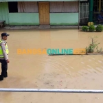 Salah satu rumah warga yang terdampak banjir di Desa Panyepen. Foto : MUTAMMIM/BANGSAONLINE