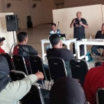 Eks Manajer Persekabpas, Habib Abu Bakar Assegaf, saat memimpin rapat persiapan Bangil Maraton.