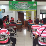 Program Jumat Berbaur di Kelurahan Barurambat Timur, Kecamatan Pademawu, Kabupaten Pamekasan. 