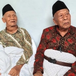 Kakak beradik yang menjadi jamaah haji tertua dari Kota Blitar pada tahun ini.