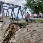 Kondisi abutment Jembatan Glendeng yang menghubungkan Bojonegoro-Tuban.