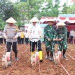 Kegiatan penanaman jagung yang dilakukan Polres Bangkalan dalam mendukung program ketahanan pangan nasional